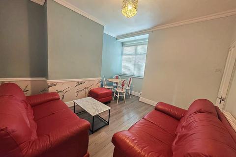 4 bedroom terraced house to rent, Beresford Street, Manchester
