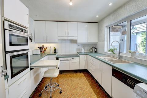 4 bedroom bungalow for sale, Brimmers Hill, High Wycombe HP15
