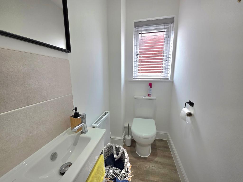 Cloakroom/Wc