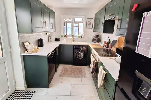 16 Thorncliffe Way, Nuneaton, CV10 0XT
