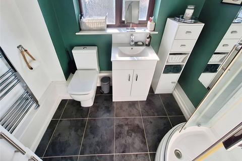 16 Thorncliffe Way, Nuneaton, CV10 0XT