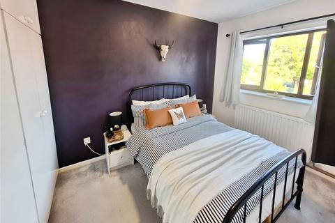 16 Thorncliffe Way, Nuneaton, CV10 0XT