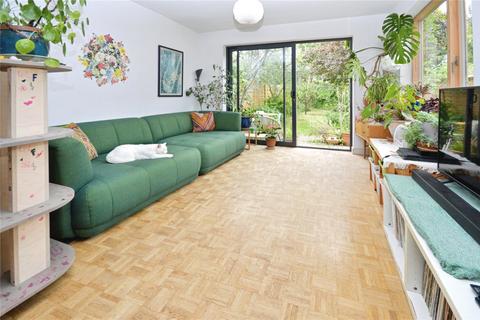 31 Cedar Avenue, Twickenham, TW2 7HD