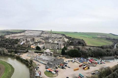 Land to rent, Shoreham Rd Upper Beeding BN44 3TX