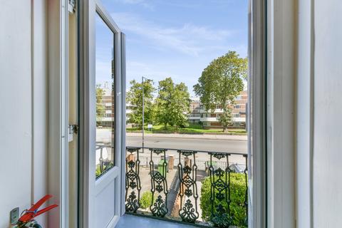 2 bedroom flat to rent, Poynders Road, SW4