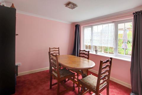60 Dunsfold Way, New Addington, Croydon, CR0 0TL