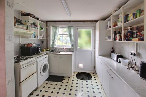60 Dunsfold Way, New Addington, Croydon, CR0 0TL