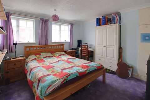 60 Dunsfold Way, New Addington, Croydon, CR0 0TL