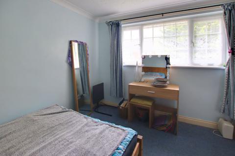 60 Dunsfold Way, New Addington, Croydon, CR0 0TL