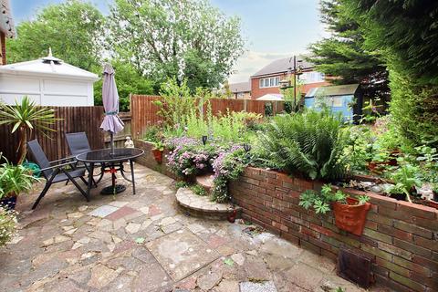 3 bedroom end of terrace house for sale, Dunsfold Way, New Addington, CR0