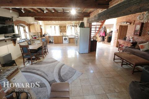 4 bedroom barn conversion for sale, Church Road, Beccles