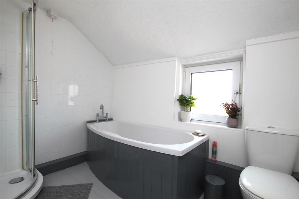 Bathroom.JPG