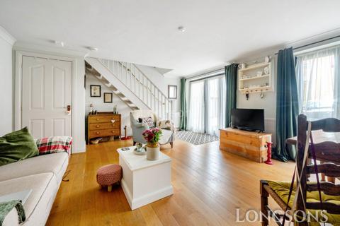 undefined, Lynn Mews, Lynn Street