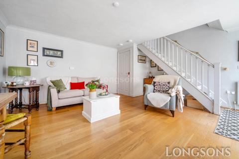 undefined, Lynn Mews, Lynn Street