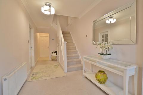3 bedroom terraced house for sale, Warwick Avenue, Slough