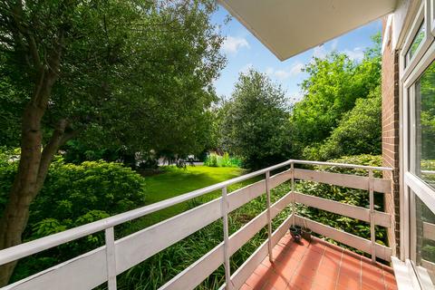 4 Mountcombe Close, Surbiton, KT6 6LJ