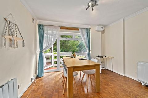4 Mountcombe Close, Surbiton, KT6 6LJ