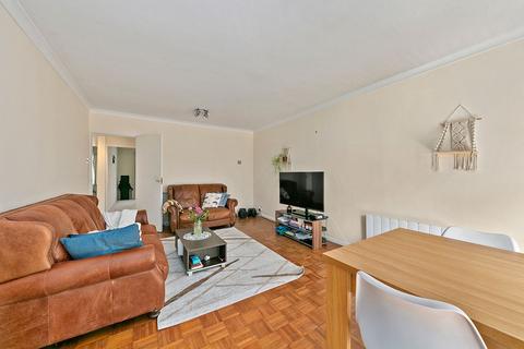 4 Mountcombe Close, Surbiton, KT6 6LJ