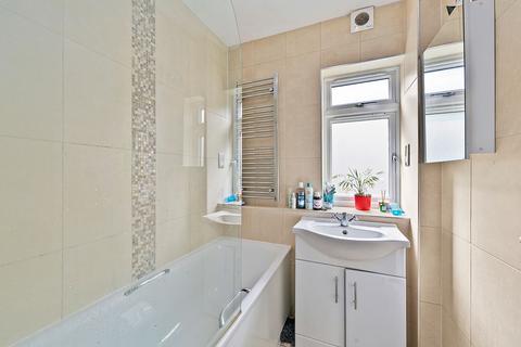 4 Mountcombe Close, Surbiton, KT6 6LJ