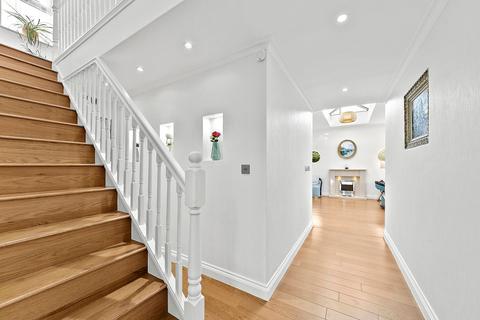 undefined, Thamesgate Close, Richmond, TW10