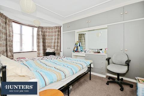 4 bedroom semi-detached house for sale, Larkfield Avenue, Kenton