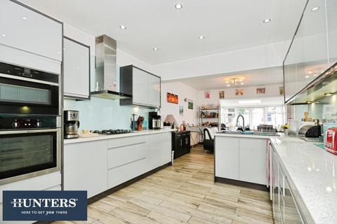 Larkfield Avenue, Kenton