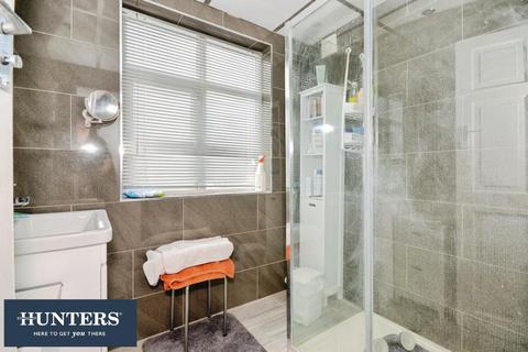 4 bedroom semi-detached house for sale, Larkfield Avenue, Kenton