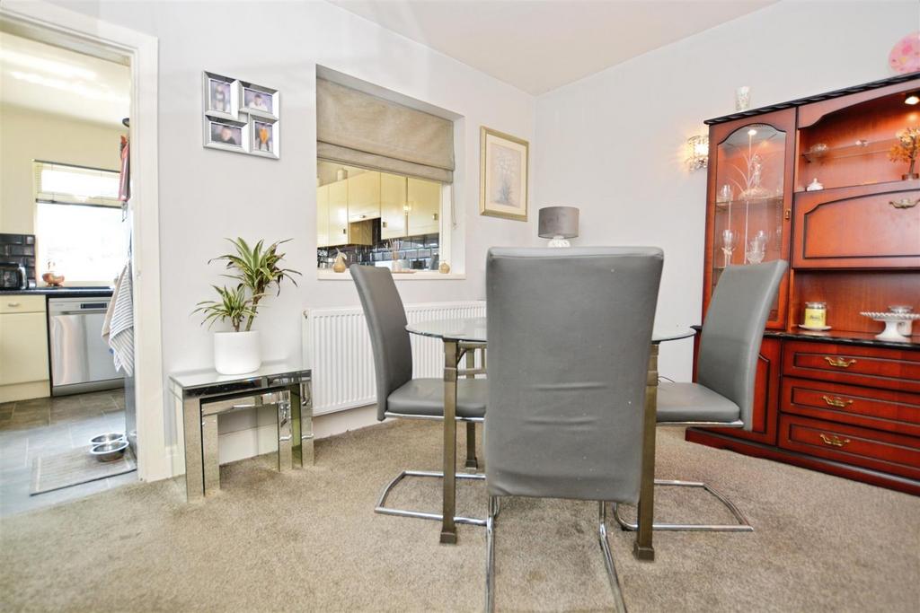 Lounge/Dining Room