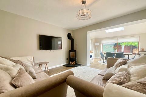 17 Barnfield, Ponthir, Newport, NP18 1TN