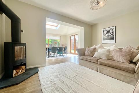 17 Barnfield, Ponthir, Newport, NP18 1TN