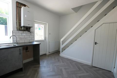 2 bedroom terraced house to rent, Shadsworth Road, Shadsworth, Blackburn