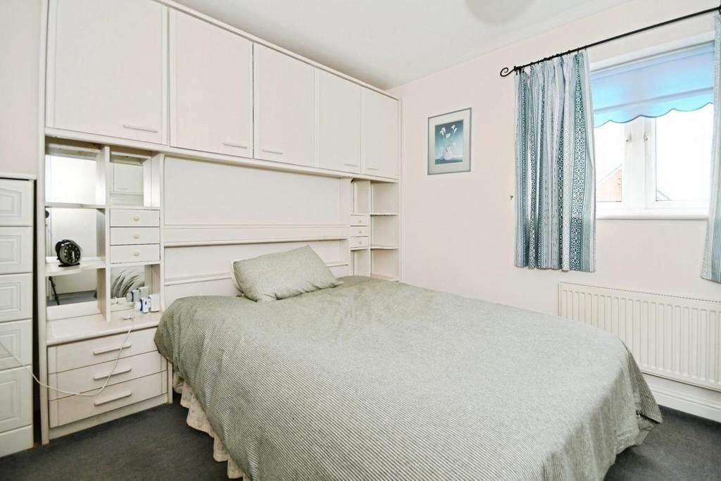 BEDROOM 1 02.jpg