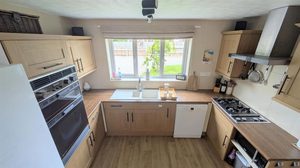 Kitchen2.jpg