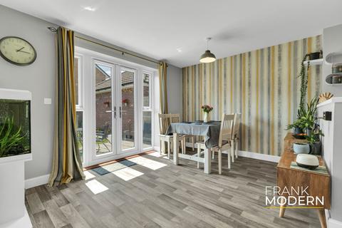 17 Chester Close, Bourne, PE10 0YX