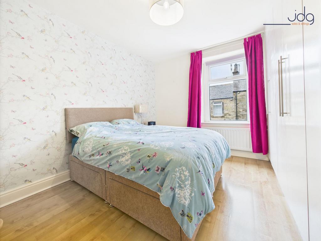 Double Bedroom with built in wadrobes
