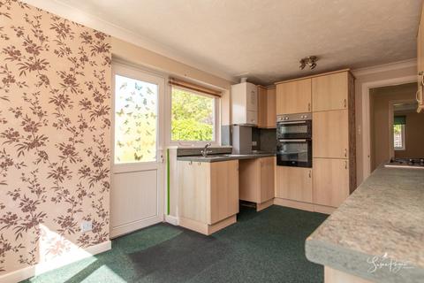 2 bedroom detached bungalow for sale, Solent Gardens, Ryde