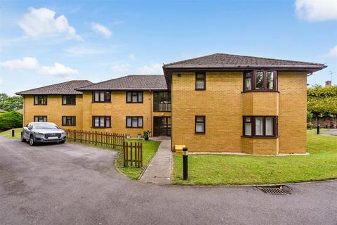 2 bedroom ground floor flat for sale, Coldharbour Court, Andover