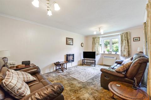 2 bedroom ground floor flat for sale, Coldharbour Court, Andover