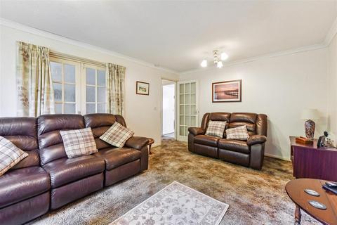2 bedroom ground floor flat for sale, Coldharbour Court, Andover