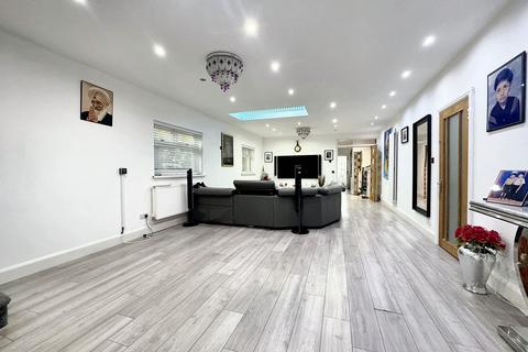undefined, Harlington Road, Uxbridge, UB8