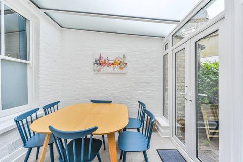 2 bedroom flat to rent, Broughton Street, Diamond Conservation Area, London, SW8
