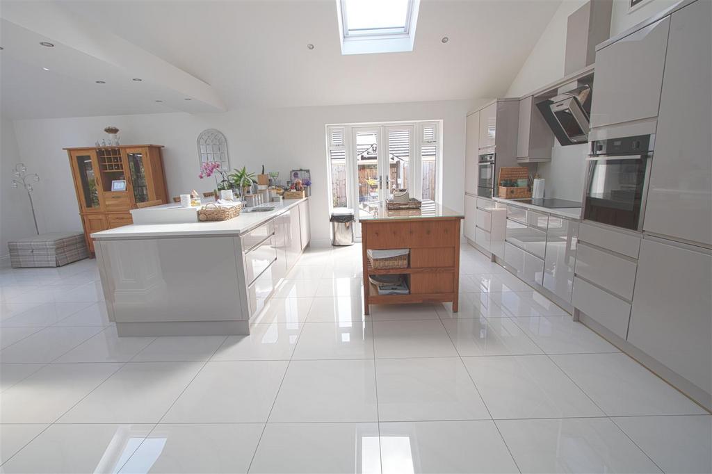 KITCHEN1.jpg