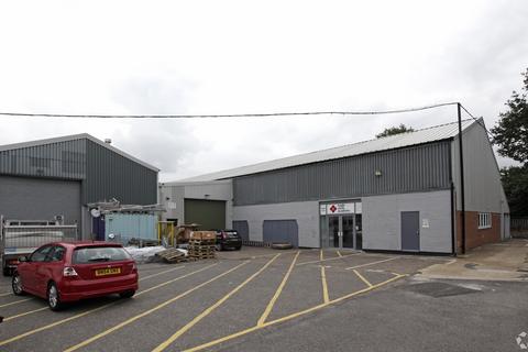 Warehouse to rent, Church Rd Romford RM3 0HU