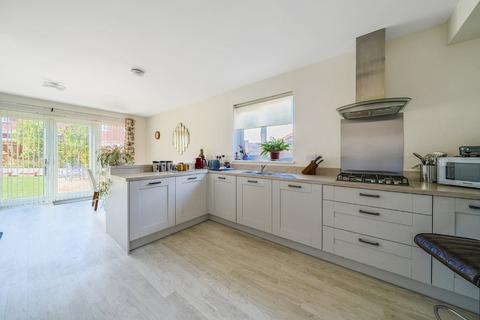 4 bedroom detached house for sale, Hop Fields, Alton, East Hampshire, GU34