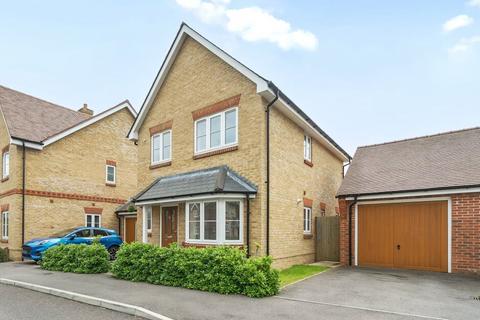 Juniper Close, Wrecclesham, Farnham, Surrey, GU10