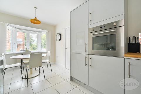 3 bedroom detached house for sale, Juniper Close, Wrecclesham, Farnham, Surrey, GU10