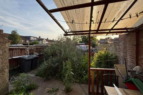 3 bedroom end of terrace house for sale, 56 Beverley Road, Luton, Bedfordshire, LU4 8EU