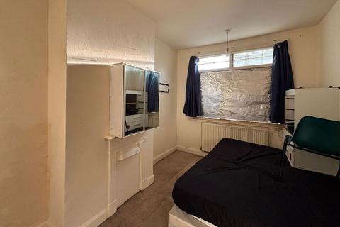 3 bedroom end of terrace house for sale, 56 Beverley Road, Luton, Bedfordshire, LU4 8EU