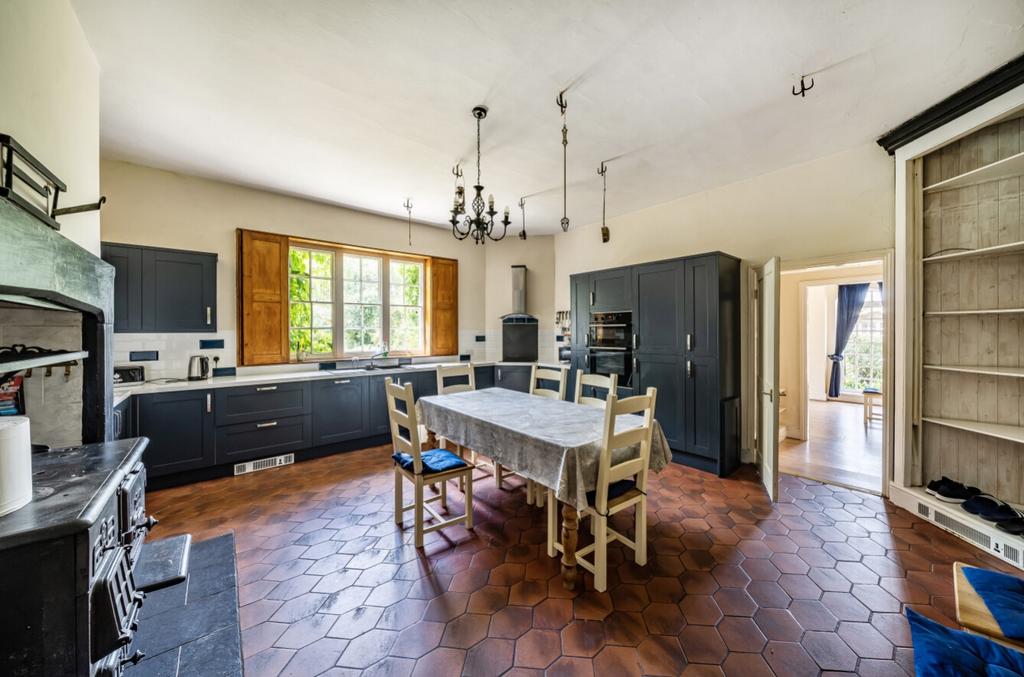 1306039-11-6843152e5e727