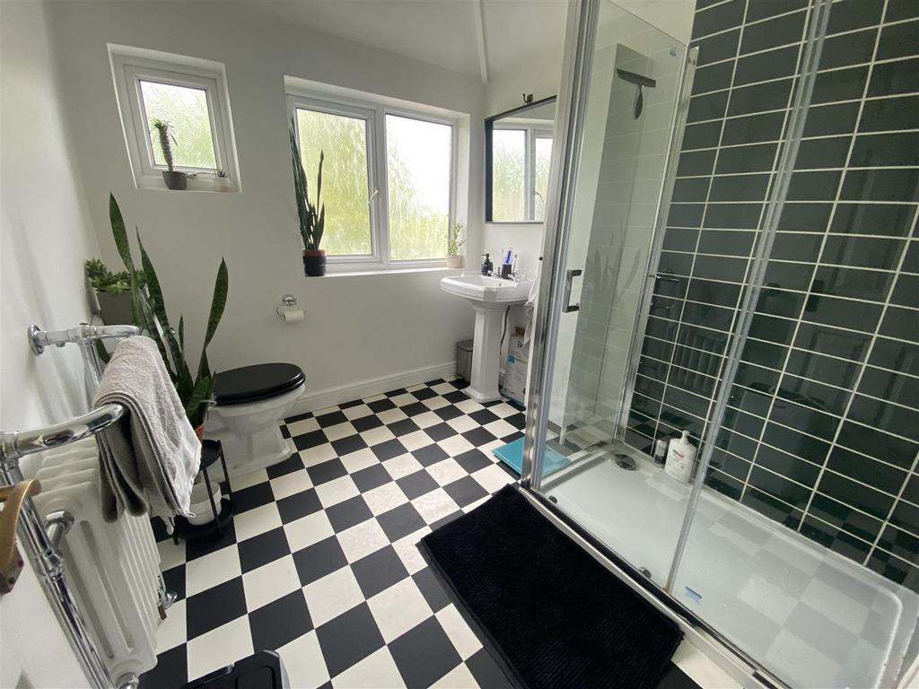 Shower Room: